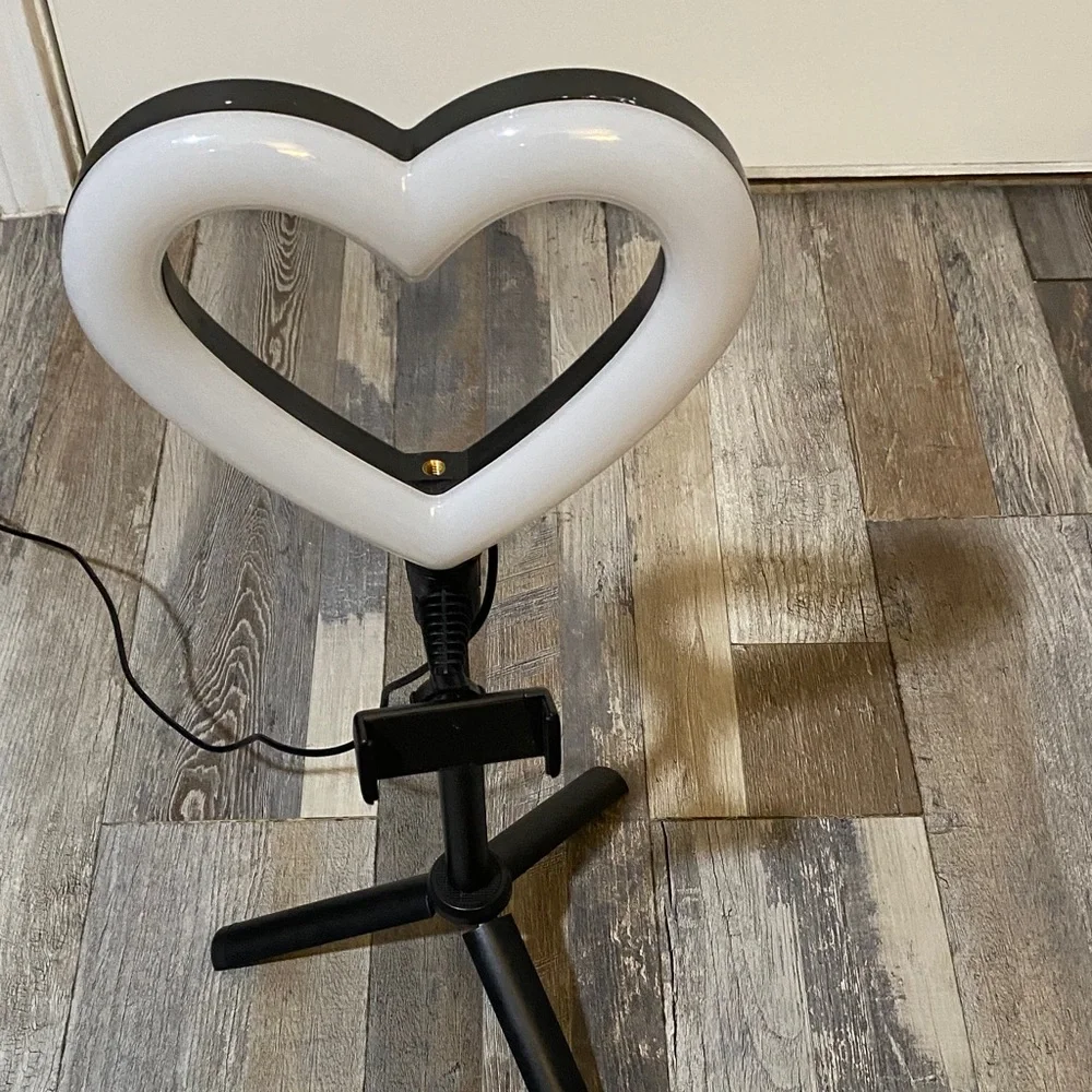 Heart-Shaped LED Ring Light with Tripod - Black